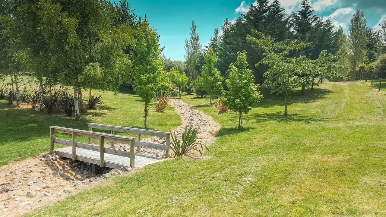 Mountviews Glamping- Retro Caravan Getaway 호텔 타우포 호 외부 사진