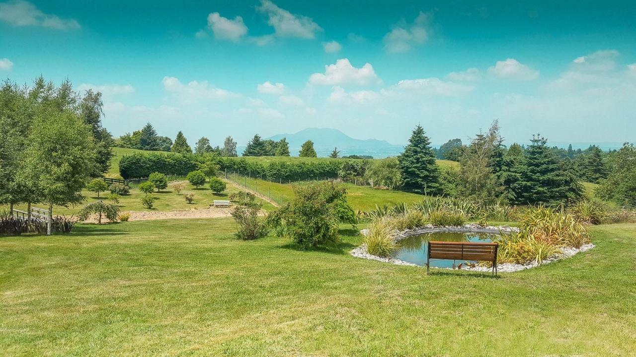 Mountviews Glamping- Retro Caravan Getaway 호텔 타우포 호 외부 사진